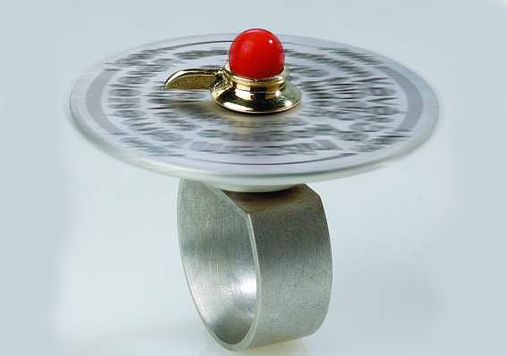 "Sorsfordító" gyűrű. /Forrás: http://www.artitude.hu/