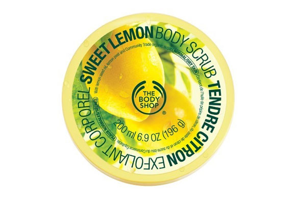 A <b>Body Shop</b> édes illatú citromos testradírja leszedi az elhalt hámsejteket mind egy szálig. Érdemes hozatni belőle külföldről.