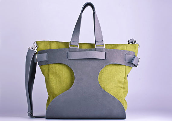 A TWINS-táskák valódi bőr tartóból és két darab cserélhető textilzsákból állnak. /Forrás: http://www.ducsaijudit.hu/