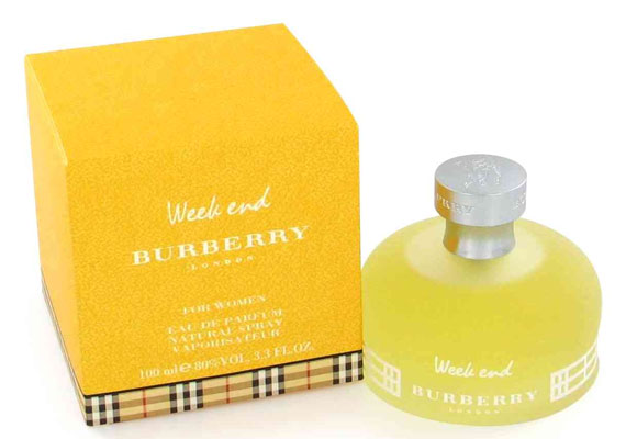 A Burberry Weekend parfümjét a virágok - írisz, ciklámen, rózsa - mellett egy leheletnyi gyümölcsös frissességgel a barack teszi igazi tavaszi parfümmé. 100 milliliter 12 284 forint.