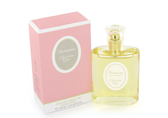 A Christian Dior 1956-os Diorissimo parfümje a klasszikus, tiszta virágillatot idézi meg, gyöngyvirággal, jázminnal, rózsával és szantálfával. 30 milliliter 14 714 forint.