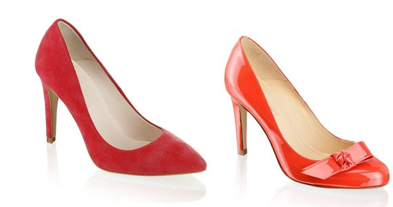 A piros női cipő nemcsak feltünő, de szexi is.