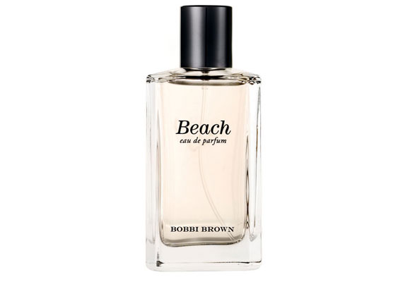 A meleg homok, a jázmin és a mandarin illata keveredik Bobbi Brown Beach nevű parfümjében.