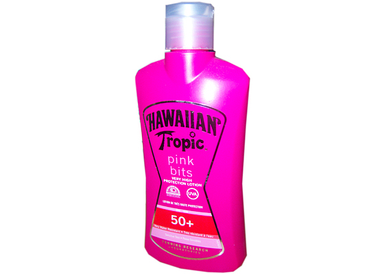 Hawaiian Tropic pink bits naptej 50+: érzékeny bőrűek számára különösen ajánlott, hypoallergén, alkoholmentes. Extra vízálló, így hosszabb vízparti tartózkodás esetén is maximális védelmet biztosít.