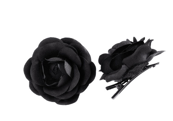 Fekete rózsás csat, H&M, két pár, 790 forint.