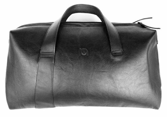 Egy régebbi női táska. /Forrás: http://www.facebook.com/agneskovacs.leather.design/