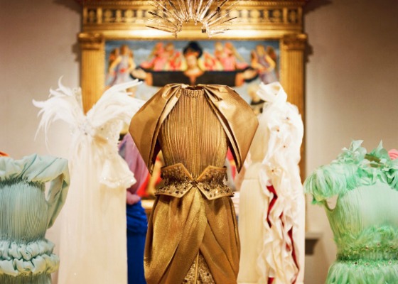 A Fra Angelico kollekció a LACMA Jelmez és Textil gyűjteményében kapott helyet, ami jelenleg több mint 25 ezer tárgyat jelent, és kultúrák százainak több ezer éves textil felhasználási hagyományát mutatja be.