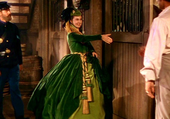Vivien Leigh, avagy Scarlett O’Hara zöld bársonyruhája és kalapja a történet szerint függönyből készült.