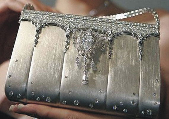 A Hermés Birkin Bagjének gyémántos változata Ginza Tanaka tervezőtől platinából, 2 ezer gyémánttal, 1,9 millió dollárért.