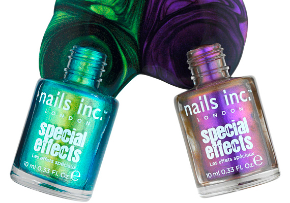 A Nails Inc. London elegáns, drágakőszínű lakkokkal is előrukkolt, melyeket a speciális fényhatás tesz izgalmasabbá. A smaragdzöld és a mély püspöklila árnyalat gyönyörűen tündököl a fémes pigmentektől.