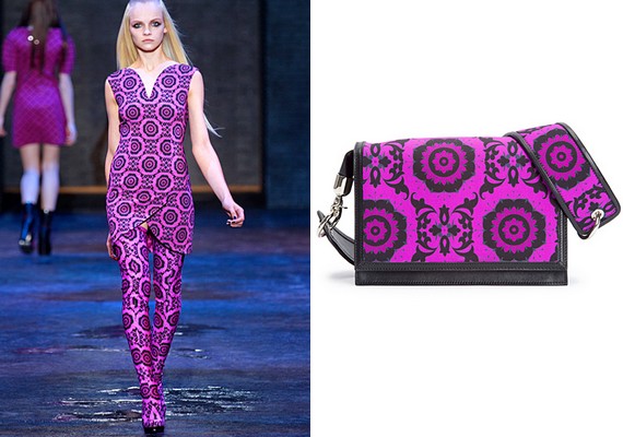 A még rikítóbb, rózsaszín csizmához ruha és táska is készült. /Forrás: tooklookbook.com/
