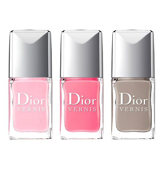 A Dior két rózsás árnyalatú és egy drapp színű körömlakkot dobott piacra a tavaszi sminkkollekciójával, mely a Cherie Bow nevet viseli. /Forrás: http://www.dior.com/beauty/