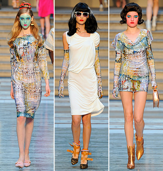 Ezekben a ruhákban már jobban felfedezhető Vivienne Westwood egyedi látásmódja. /Forrás: www.style.com/