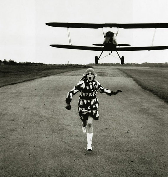 Vintage divatfotó Helmut Newton módra. /Forrás: http://www.fashionodor.com/