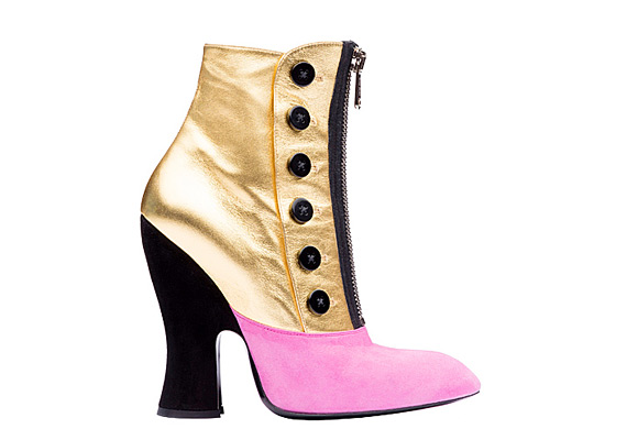 A Miu Miu tervezőit a '10-es évek gombolós cipői ihlethették, bár ne így történt volna.