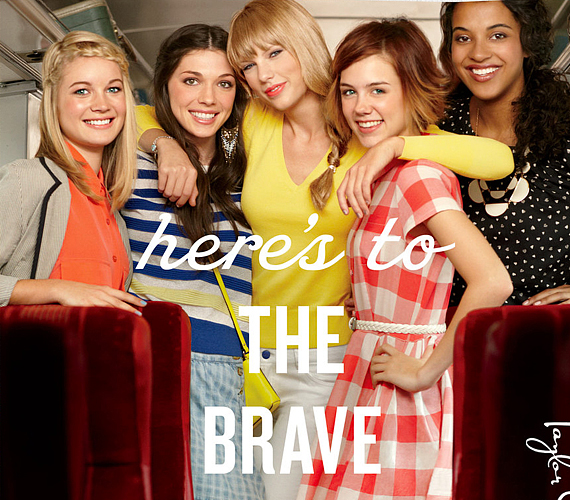A Bravehearts kampány a bátor szívű fiatal lányokat szólítja meg, akik körülbelül egyidősek Taylor Swifttel, és imádják a tavaszi-nyári pezsgést. Ehhez persze nem kell fiatalnak lenni, az idősebb szíveket is bezsongatja a kikelet, ráadásul a kényelmes, laza stílus mindig csábító tud lenni. /Forrás: www.keds.com/