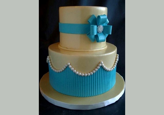 A kék és karamell színű torta is akkor ideális, ha harmonizál a többi árnyalattal.