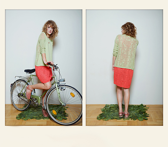 Biciklizéshez is kényelmes viseletet és stílusos megjelenést nyújt a csipkés mintájú, laza kötésű felső, hasonló ruhával összeboronálva. A színek is csodásak: a lazacrózsaszín és a pisztáciazöld szinte belemosolyog a tavaszi napfénybe. /Forrás: http://keleclothing.com/