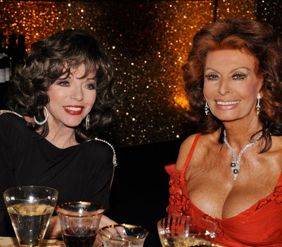 Golden Globe-díját Sophia Lorennek köszönte meg, aki nem vállalta a Dinasztiában Joan szerepét. Mindkét nő remekül néz ki, jócskán 70 felett is.