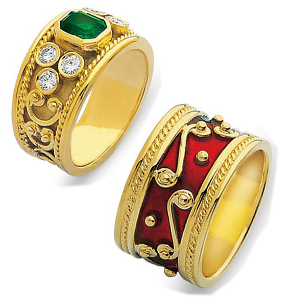 A bizánci stílusú gyűrűk már a giccs határát súrolják. /Forrás: www.weddingrings.com/
