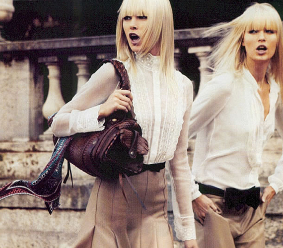 A Chloé 2004-es őszi kampányából kiderül, hogy a bézs, a fehér és a krémszínek párosítása már régóta kedvelt a divatban. /Forrás: www.fanpop.com/