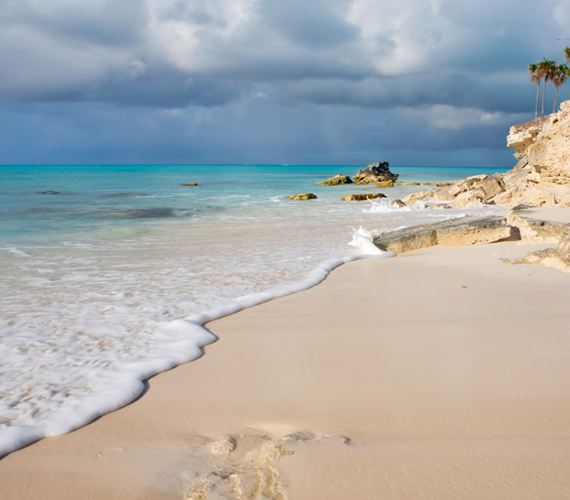 Egy újabb karib-tengeri szakasz: a lélegzetelállító Turks-és Caicos-szigetek. /Forrás: www.theknot.com/