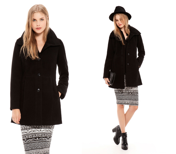 Egyszerű, fekete kabátra a Bershka kínálatában tehetsz szert, 12 995 forintért.