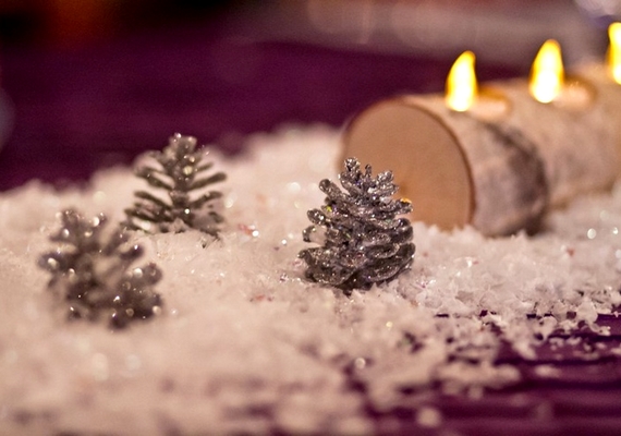 Otthonos és hangulatos a havas tájra emlékeztető dísz meghitt kis mécslángokkal. /Forrás: Pinterest/