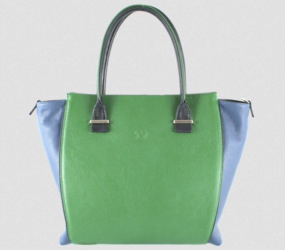A kék és a zöld párosításától sokan tartanak, pedig pont ez a táska az élő példája annak, hogy a két árnyalat remekül megfér egymás mellett. /Forrás: gion.hu/