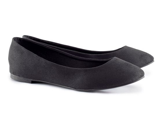 Klasszikus fazon, velúr kivitelben a H&M-től. A cipő több színben is kapható, ára 2990 forint.