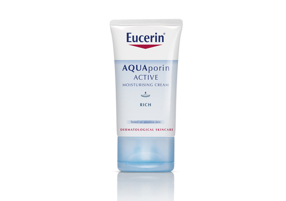 Az Eucerin AQUAporin Active Hidratáló különlegessége intenzív, gyorsan ható formulájában rejlik. Akkor is hasznos, amikor gyors segítségre van szükség.
