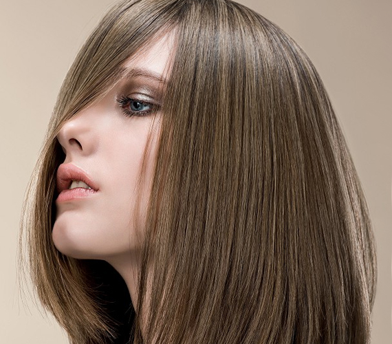 A befelé szárítás akkor is jól néz ki, ha a hajad nem lépcsőzetesen vágott. /Forrás: ukhairdressers.com/