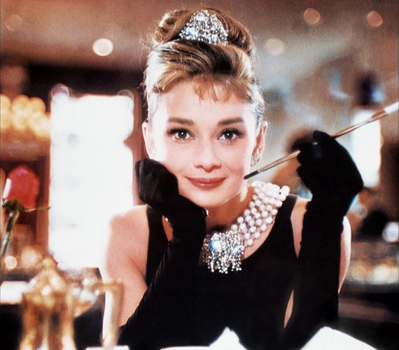 A konty manapság ismét reneszánszát éli, sok változata létezik, mégis az Audrey Hepburn hajtorony az, ami igazi klasszikusként vonult be a köztudatba.