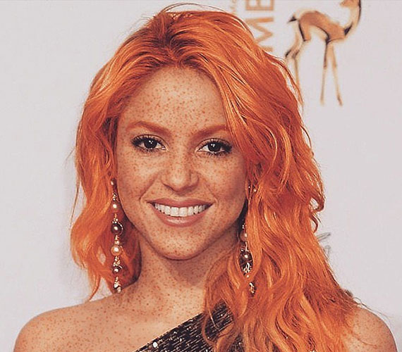 Shakira napsütötte személyiségéhez jól passzolna a vörös.