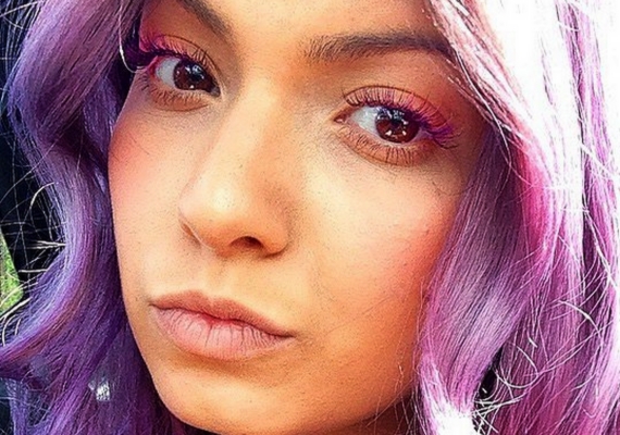 Személyes kedvencünk a szolid, lilás-rózsaszínes szempilla, mely tökéletesen passzol a képen látható lány hajszínéhez. /Forrás: instagram.com/maayanbescene/