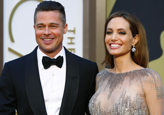 Bár Angelina Jolie és Brad Pitt már évek óta egy pár, csak <a href="http://www.femina.hu/vilagsztar/angelina_jolie_brad_pitt_osszehazasodtak" target="_blank" title="Hivatalos! Összeházasodott Angelina Jolie és Brad Pitt"><b>2014 augusztusában keltek egybe</b></a> egy romantikus ceremónián, Franciaországban.
