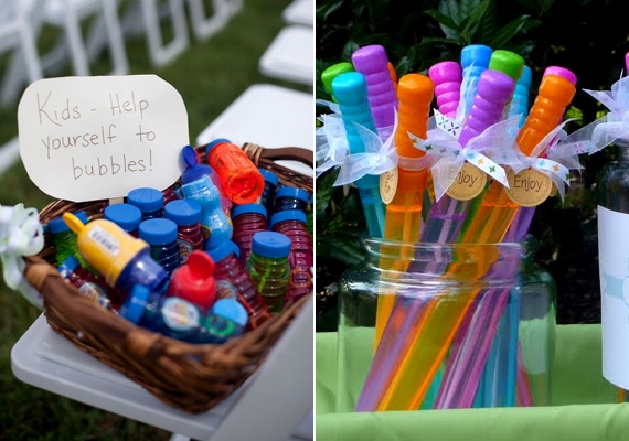 Ha buborékfújót is teszel a kicsik asztalára, az esküvő olyan lesz nekik, mint egy soron kívüli gyereknap.
